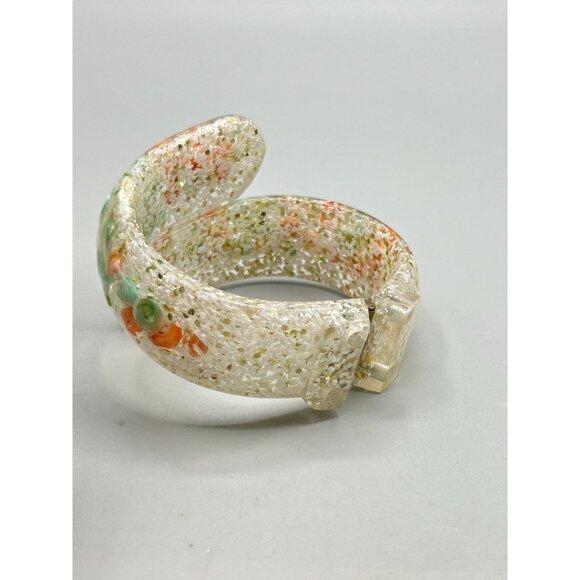 Vintage Mid Century Seashell Lucite Clamper Bangle Bracelet Clear Orange Blue - Picture 4 of 9